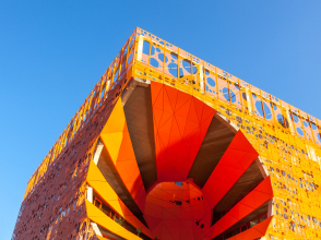 orange design cube in Confluence Jakob+MacFarlane © Dvoevnore/Shutterstock.com